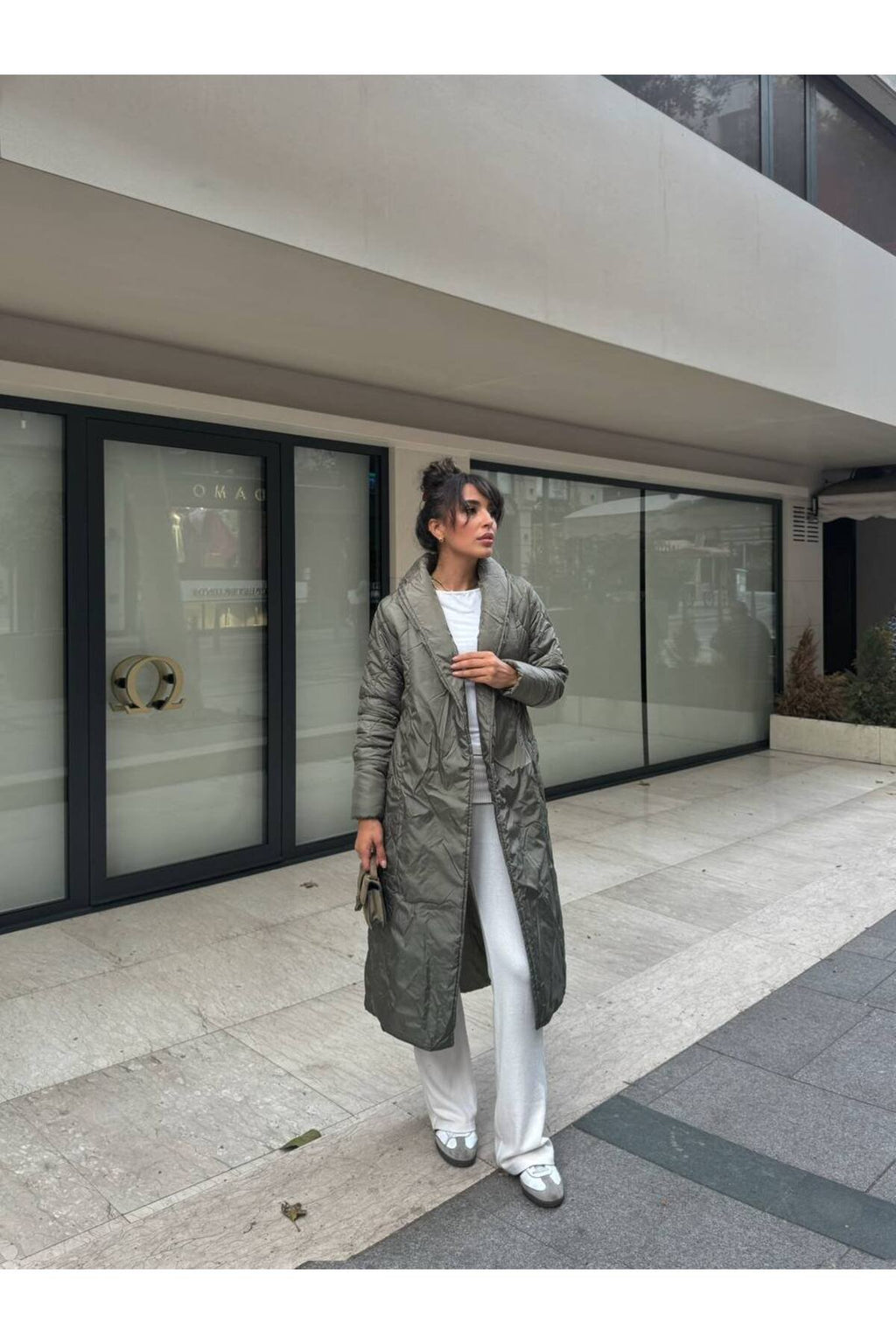 Minimalist Kapitone Şıklığı Kadın Uzun Mont