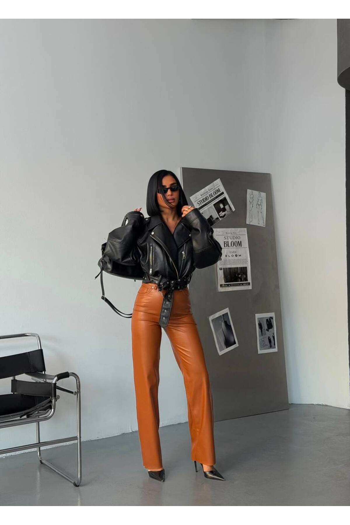 Modern ve Çarpıcı: Yüksek Bel Deri Pantolon