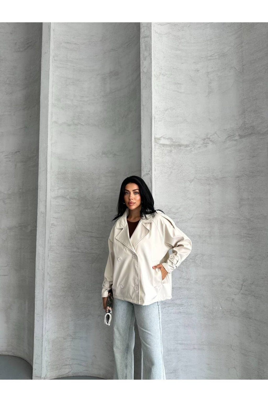 YENİ SEZON KOL VE OMUZ MANŞETLİ CROP TRENCH COAT