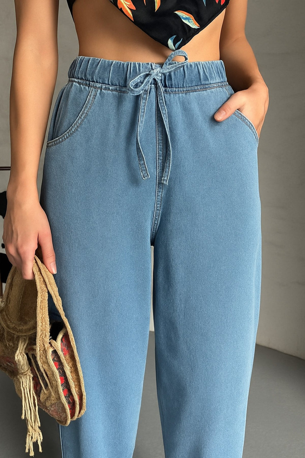 Lastikli Bel Bağcıklı Denim Pantolon – Günlük Konfor ve Şıklık