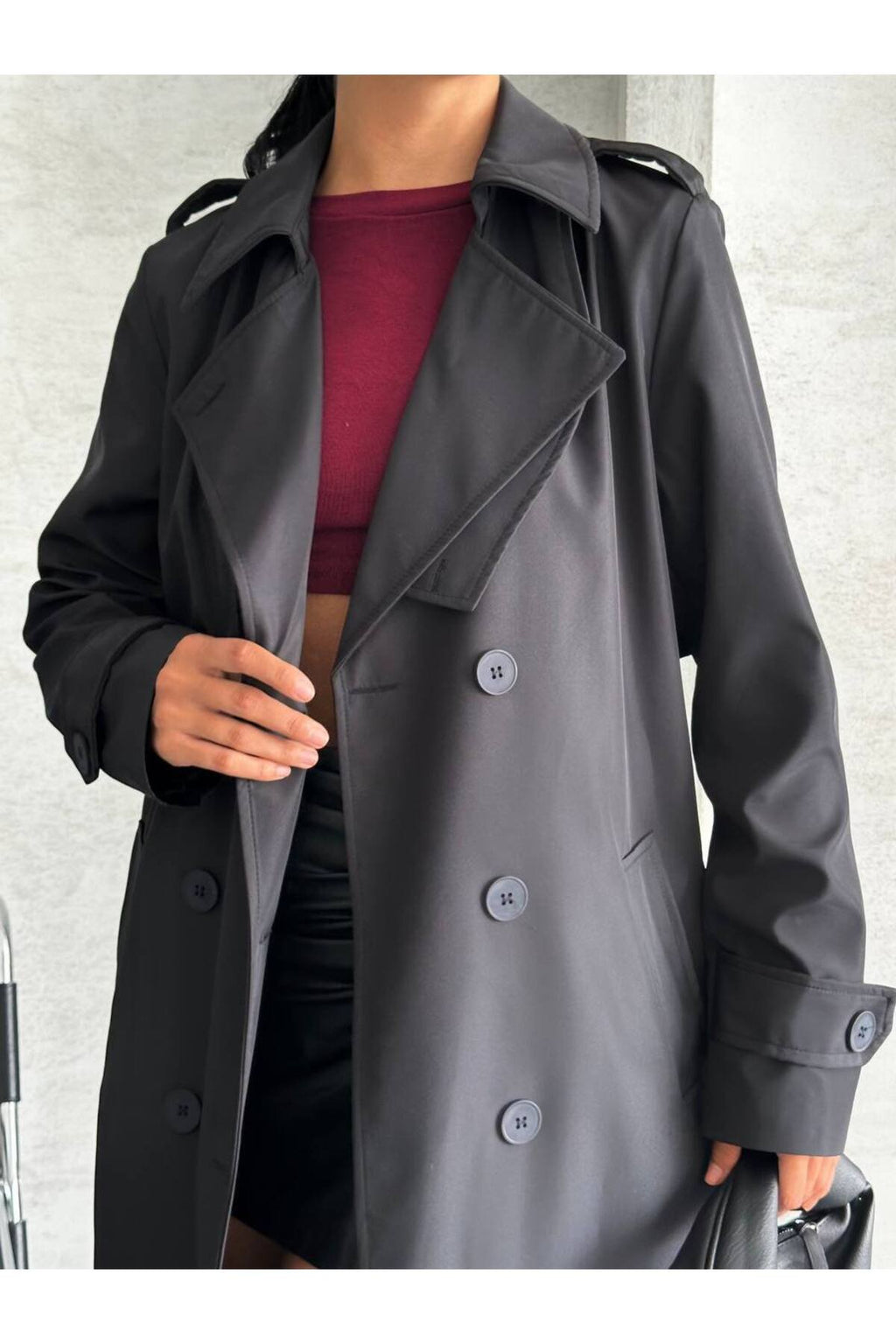 YAKA DETAYLI OVERSİZE SU İTİCİ ÖZELLİKLİ TRENCH COAT ASTARLIDIR