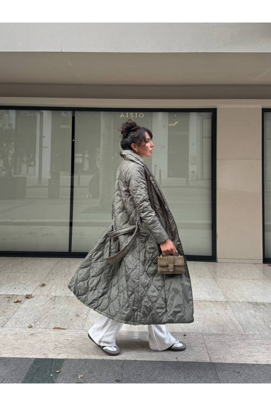 Minimalist Kapitone Şıklığı Kadın Uzun Mont